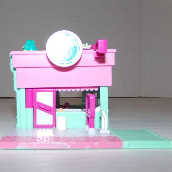 Vintage 1994 Polly Pocket Drive-In Burger Restaurant And Playville Mat - Picture 6 of 16